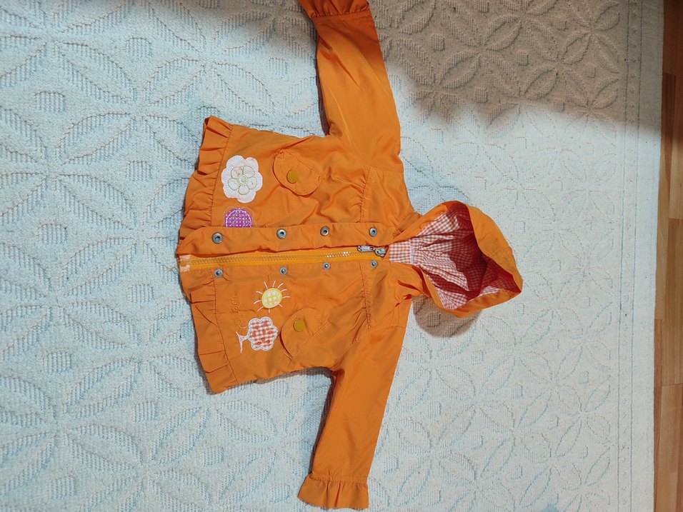 Turuncu Kapüşonlu Nakışlı Kız Yağmurluk - Görsel 2