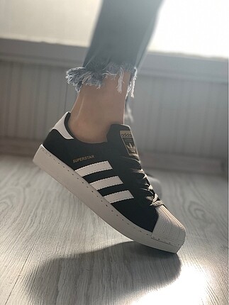 Adidas Süperstar modeli spor ayakkabı