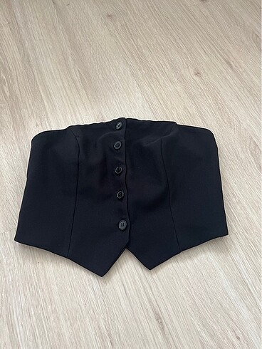 Askısız siyah dügmeli crop