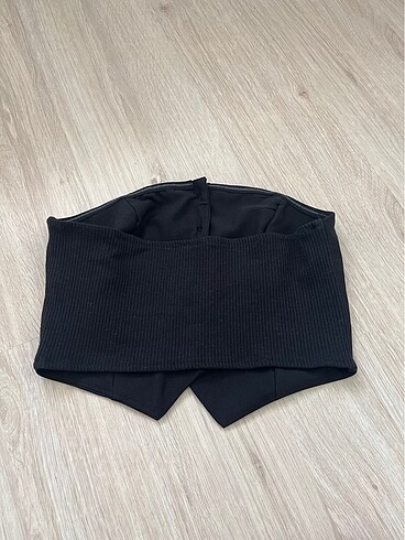 Trendyol & Milla Askısız siyah dügmeli crop