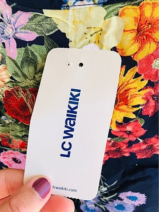 LC Waikiki Çiçekli üsttt