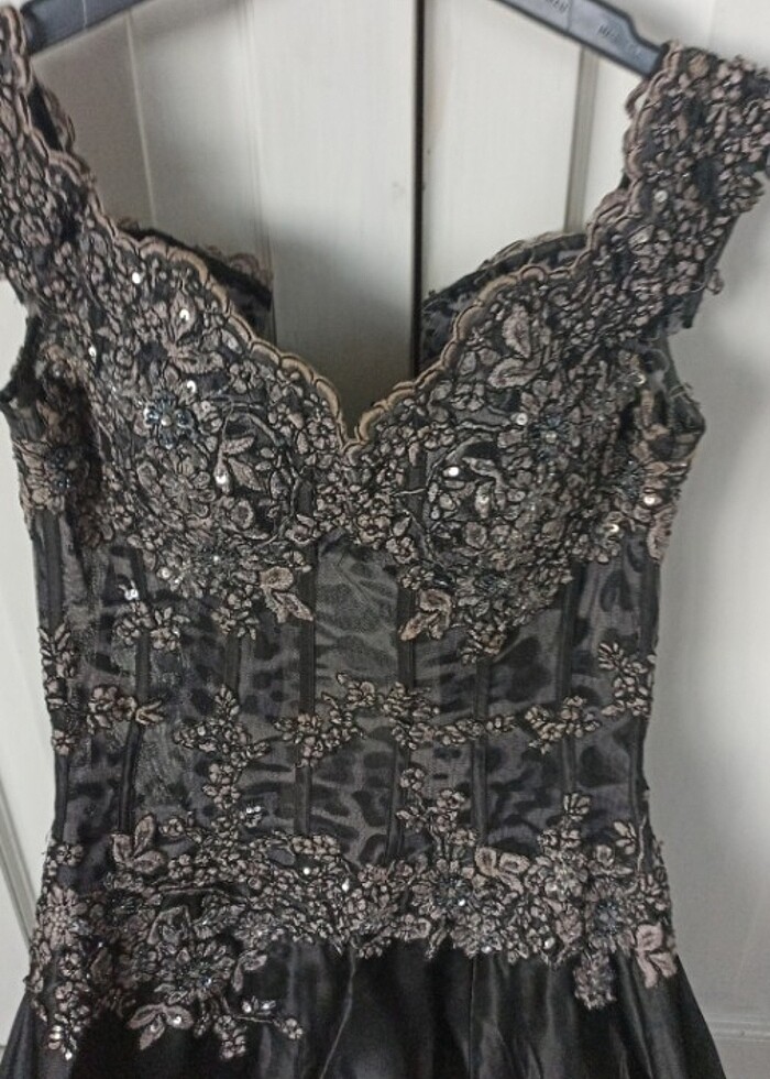 Ivana sert in elbisesi - Görsel 2