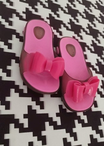 Pembe Fiyonk Detaylı Kız Terliği