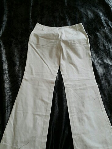 Diğer İki adet beyaz pantol9n