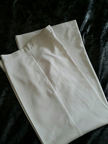 m Beden beyaz Renk İki adet beyaz pantol9n