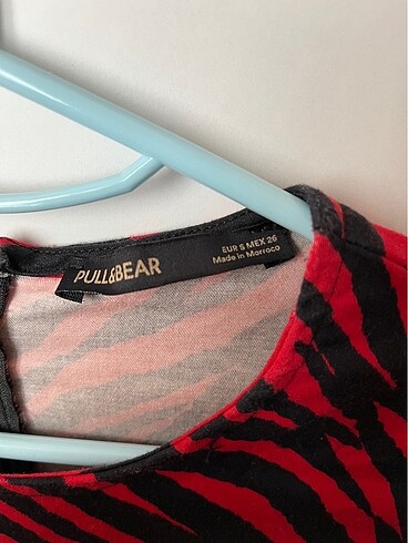 xs Beden Pull&Bear Kırmızı Zebra desenli elbise