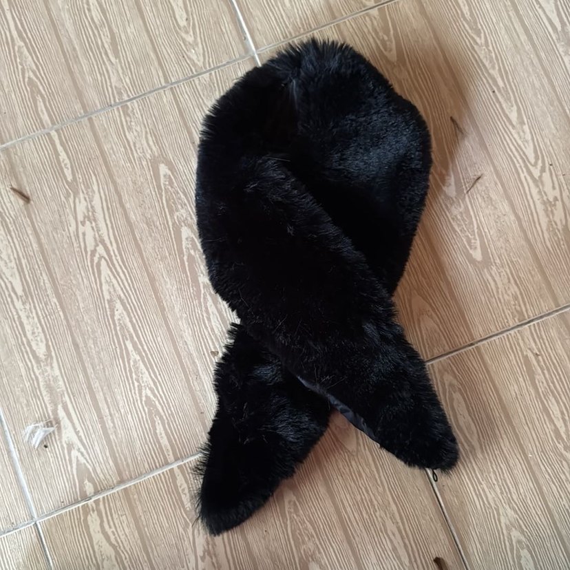 Siyah Suni Kürk Kapüşonlu Şal - Görsel 2