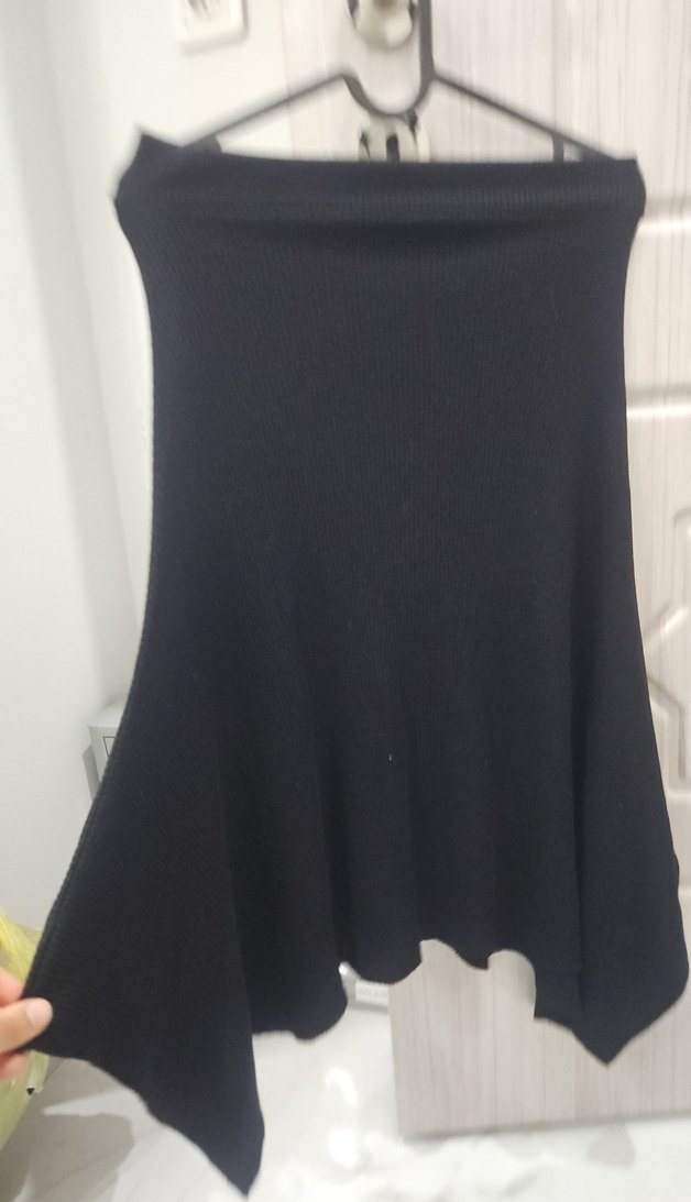 Siyah Midi Asimetrik Dökümlü Etek - Görsel 2