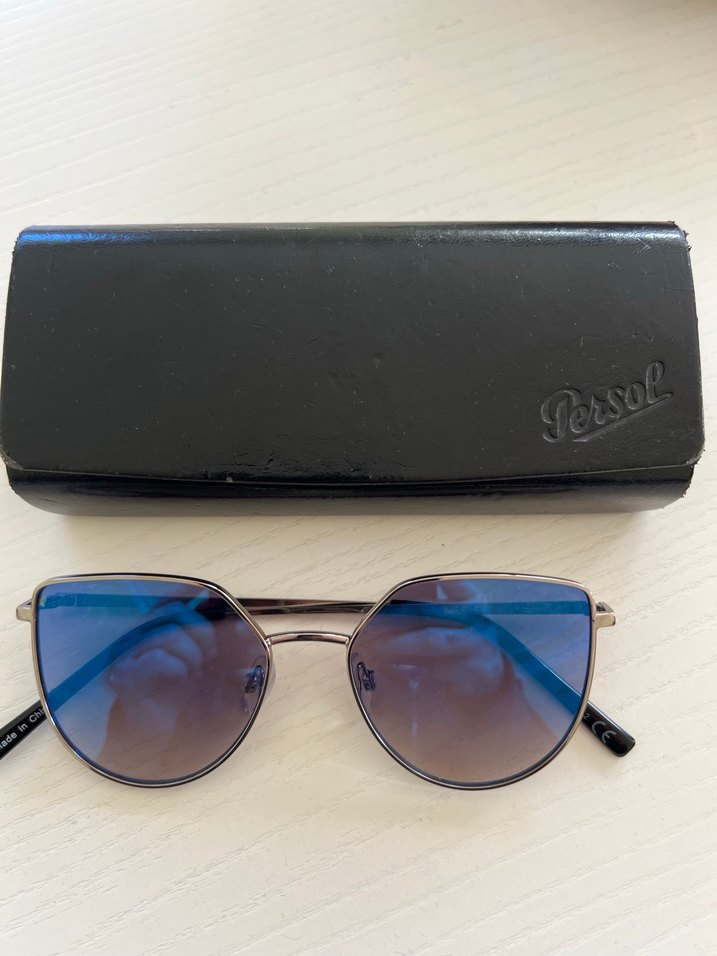Klasik Şıklıkta Mavi Tokalı Kadın Güneş Gözlüğü - Görsel 2