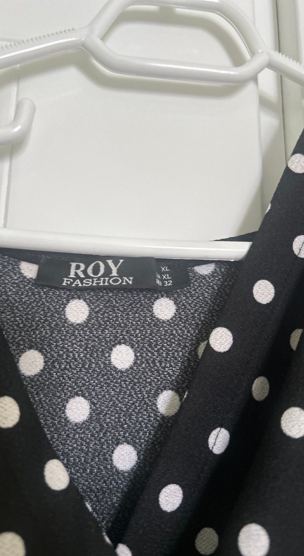 Siyah Beyaz Puantiyeli V Yaka Bluz - Görsel 2