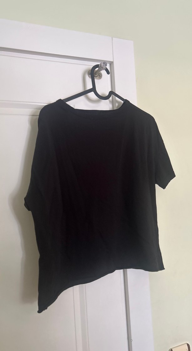 Siyah V Yaka Nakışlı Hamile Tişörtü - Görsel 3