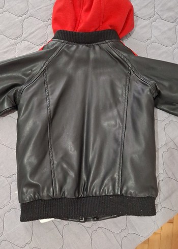 Kapüşonlu Kırmızı Siyah Deri Erkek Çocuk Mont - Görsel 4