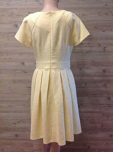 Sarı belden pileli elbise yeni Avrupa'dan - Görsel 2
