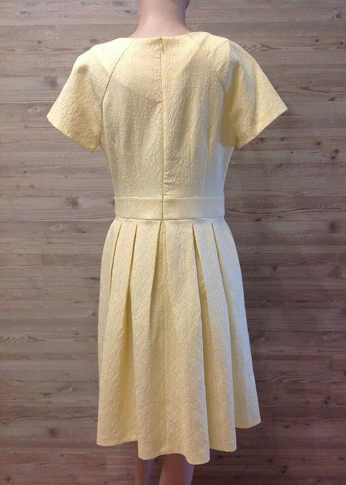 Sarı belden pileli elbise yeni Avrupa'dan - Görsel 2