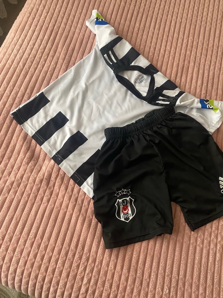 10yaş Çocuk Beşiktaş  Siyah-Beyaz Forma ve Şort - Görsel 3