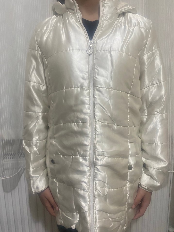 Beyaz Parlak Midi Kız çocuk mont - Görsel 3