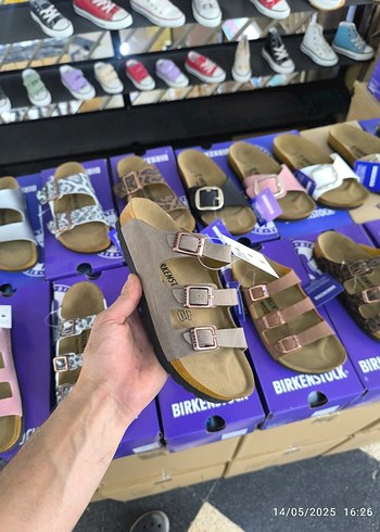 Birkenstock Kahverengi Toka Detaylı Terlik