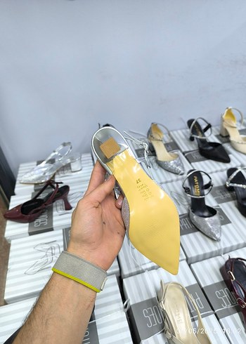 37 Beden gri Renk Gri Yılan Desenli İnce Topuklu Kadın Ayakkabı
