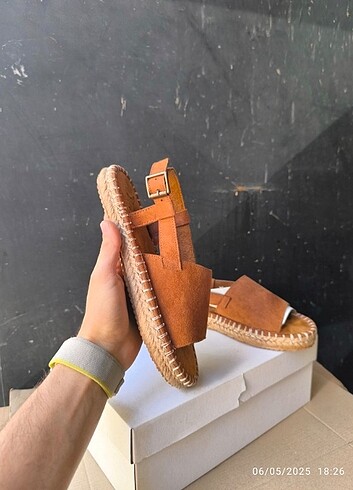 Zara Hasırlı süet sandalet 2 cm