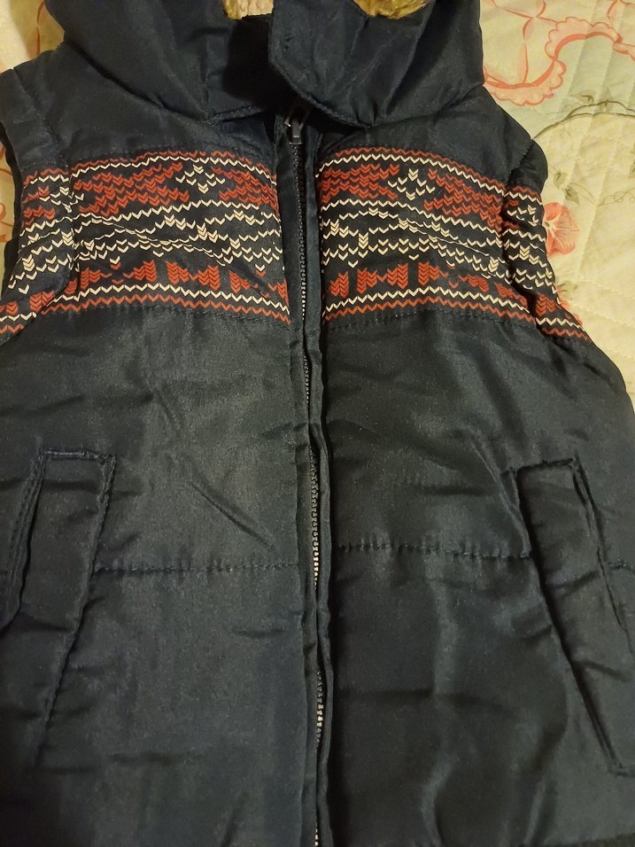 1 yaş erkek bebek kapşonlu içi peluş yelek - Görsel 4