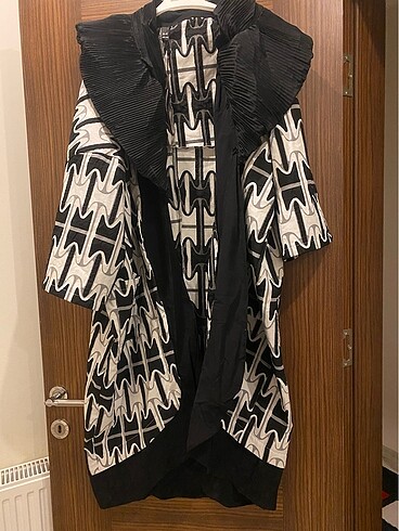 Siyah Beyaz Uzun Kaftan Mont