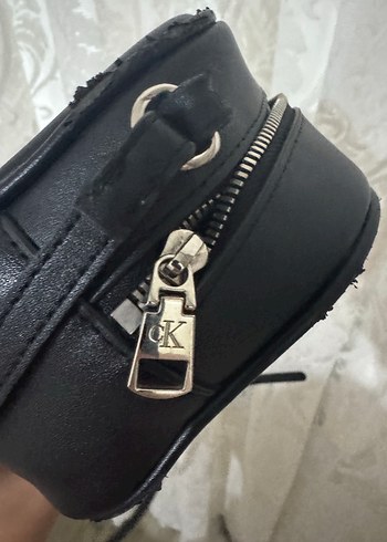 Calvin Klein Calvin Klein Siyah Deri Kadın Çapraz Çanta