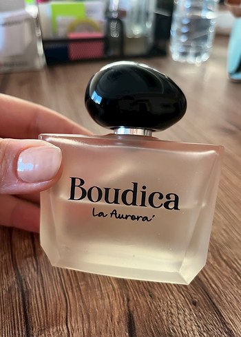 Versace crystal noir La Aurora Boudica Kadın Parfüm 100 ml