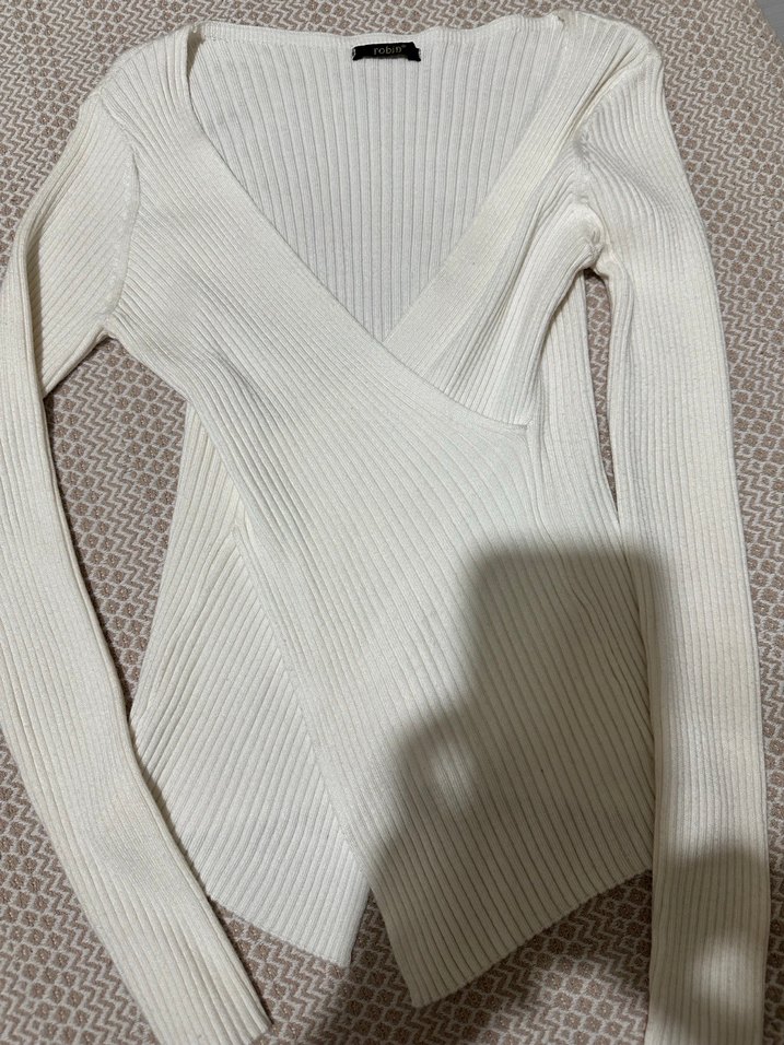 Beyaz V Yaka Kadın Triko Kazak - Görsel 2