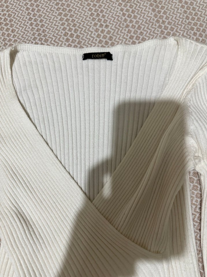 Beyaz V Yaka Kadın Triko Kazak - Görsel 3