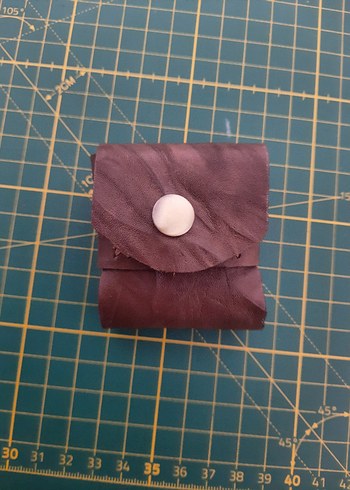 Düğmeli Kahverengi kablosuz kulaklık kabı - Görsel 3