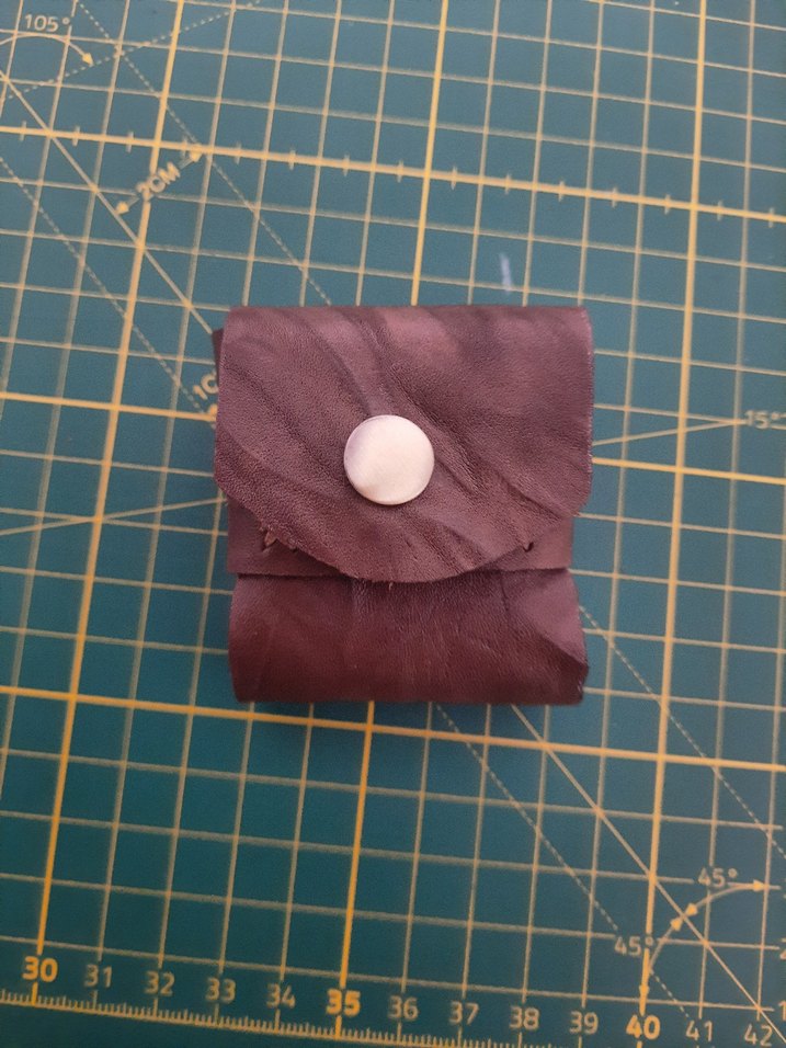 Düğmeli Kahverengi kablosuz kulaklık kabı - Görsel 3