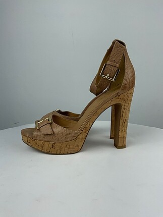 Nine West Platform %70 İndirimli.