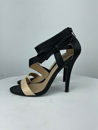 ipekyol Stiletto %70 İndirimli.