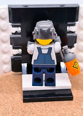  Beden Renk Lego CMF Seri 11 Welder Minifigürü 