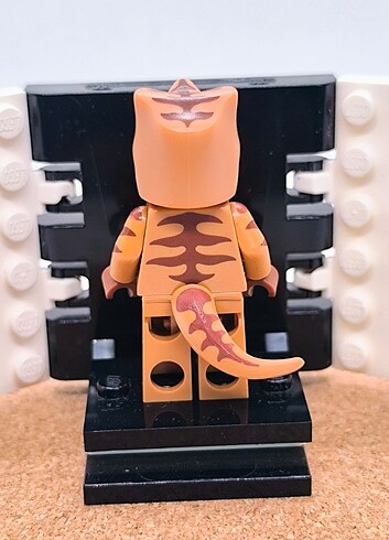 Walt Disney World Lego CMF Seri 24 T-Rex Costume Fan