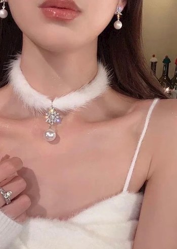 Zara İnci Detayli Beyaz Pelus Choker
