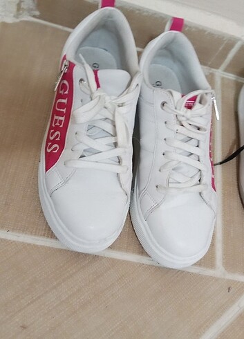 39 Beden beyaz Renk Guess Spor Ayakkabı