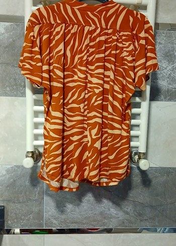 Kadın Camel Zebra Desenli V Yaka Bluz - Görsel 3