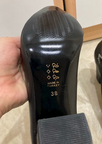 Tokalı Siyah Blok Topuklu Kadın Ayakkabı - Görsel 4