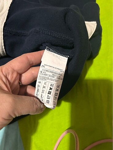 11-12 Yaş Beden Benetton fermuarlı sweatshirt