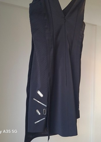 Siyah metal detaylı  V Yakalı Midi Elbise - Görsel 4