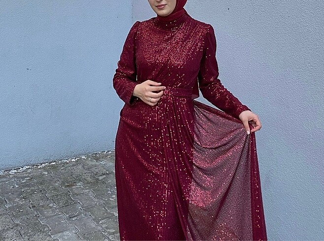 Kırmızı pullu tesettür abiye