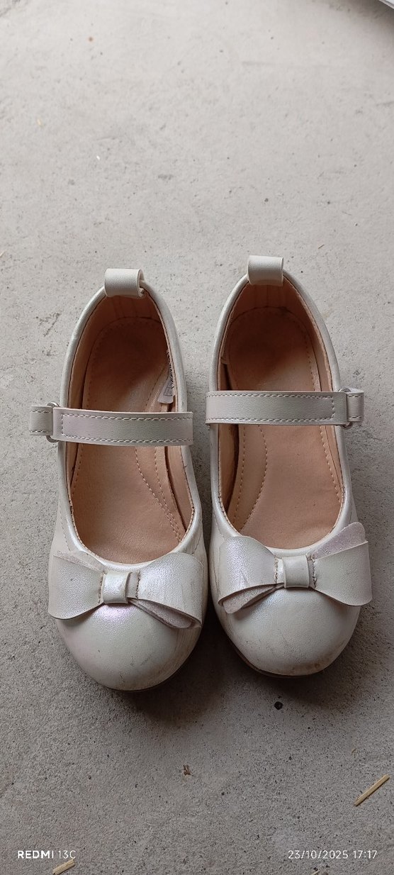 Kız Çocuk Beyaz Tokalı Babet Ayakkabı - Görsel 2