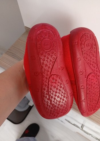 Kız Çocuk Kırmızı Nakışlı Sıcak Terlik - Görsel 3