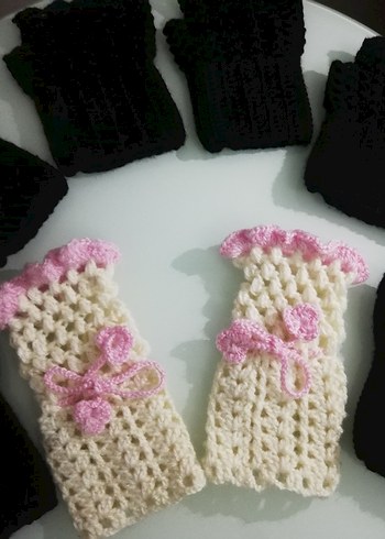 Beyaz ve Siyah Örgü Kadın Eldivenleri - Görsel 2