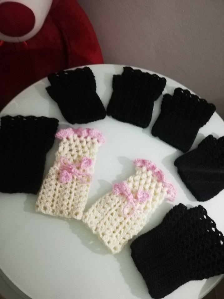 Beyaz ve Siyah Örgü Kadın Eldivenleri - Görsel 5