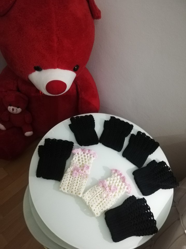 Beyaz ve Siyah Örgü Kadın Eldivenleri - Görsel 4