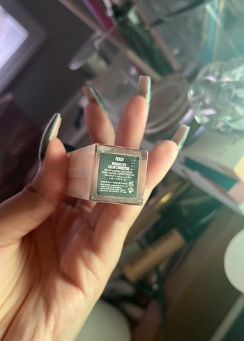  Beden Huda Beauty Peach Rengi Corrector