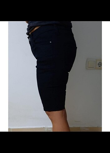 Stretch skinny bermuda şort