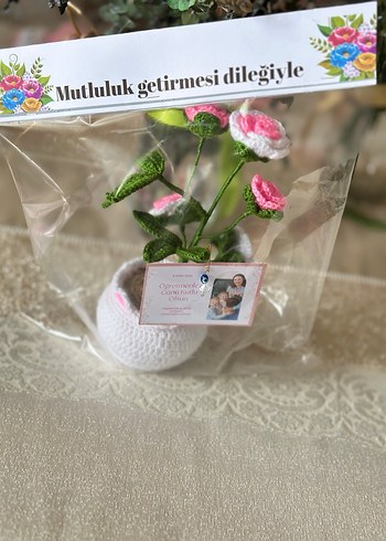 Beden pembe Renk Pembe Pastel Renkli Örgü Vazoda Çiçekler